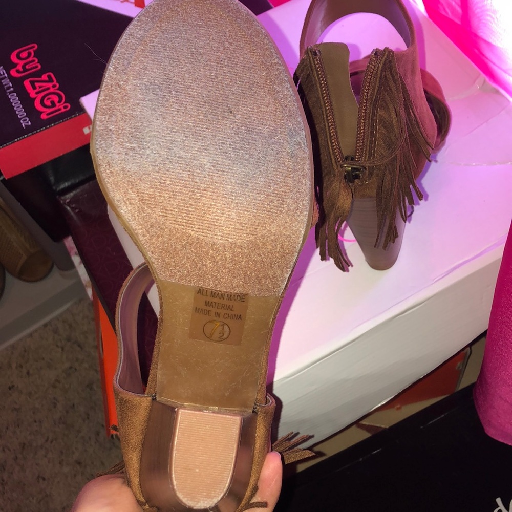 Heels - Picture 4 of 4